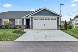 16 Barrington Ct, Monaca, PA 15061 - Photo 1