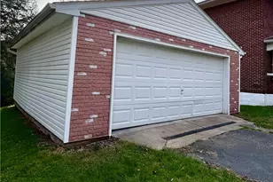 2019 Parkdale Ave, Hermitage, PA 16148 - Photo 3