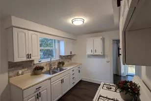 2019 Parkdale Ave, Hermitage, PA 16148 - Photo 9