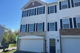 713 Ravenshire Ct, Moon-Crescent Township, PA 15108 - Photo 1