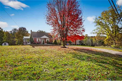 31 Evelyn Dr, Robinson Twp, PA 15108 - Photo 3