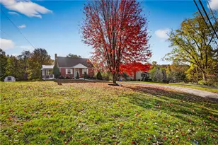 31 Evelyn Dr, Robinson Twp, PA 15108 - Photo 3