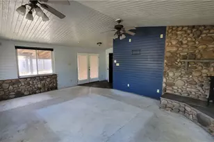 20 S 2nd St, Youngwood, PA 15697 - Photo 9