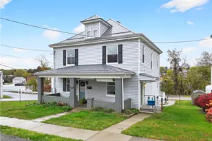 105 Center Ave, Mt Pleasant Boro, PA 15666 - Photo 3