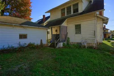 18 W Moody Ave, New Castle, PA 16101 - Photo 5