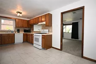 393 Collins Dr, Pittsburgh, PA 15235 - Photo 7