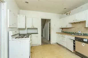 211 Wallace Ave, Wilkins Township, PA 15112 - Photo 9