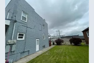 56 Franklin Ave, Ellwood City, PA 16117 - Photo 3