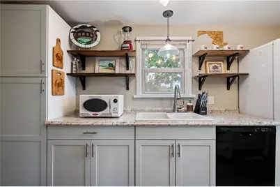 902 Delaware Ave, New Castle, PA 16105 - Photo 11