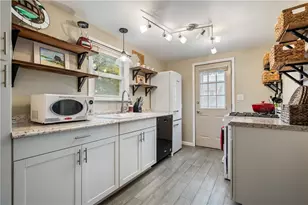 902 Delaware Ave, New Castle, PA 16105 - Photo 7