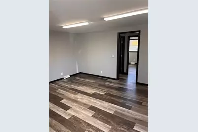 810 Carlton Dr, Bentleyville, PA 15314 - Photo 3