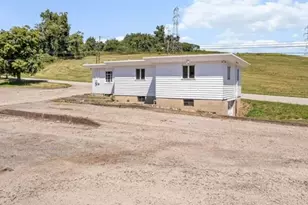 810 Carlton Dr, Bentleyville, PA 15314 - Photo 1