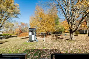 10 Fredonia Rd, Hempfield Township, PA 16125 - Photo 7