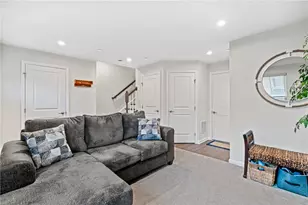 319 Caledonia Pl, Cranberry Township, PA 16066 - Photo 5