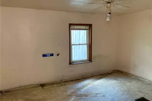 302 Arcadia Rd, Montgomery-Grant, PA 15712 - Photo 15