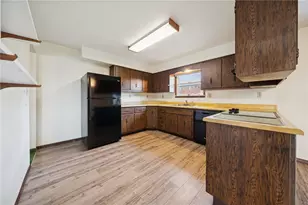 502 Hemlock, Mt Pleasant Boro, PA 15666 - Photo 7