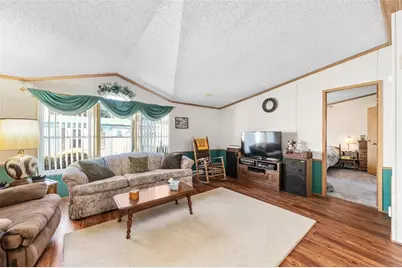 307 Holiday Ct, Mount Pleasant Township, PA 15666 - Photo 13