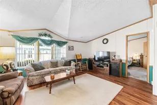 307 Holiday Ct, Mount Pleasant Township, PA 15666 - Photo 13