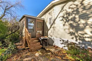 307 Holiday Ct, Mount Pleasant Township, PA 15666 - Photo 5