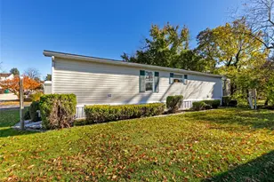 307 Holiday Ct, Mount Pleasant Township, PA 15666 - Photo 3