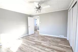 410 Longfellow St, Vandergrift, PA 15690 - Photo 17