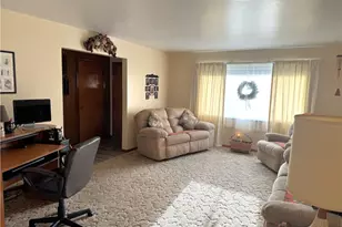 1121 Williams Dr, Washington Township, PA 15012 - Photo 9