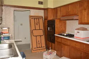 1062 Wall Ave, Pitcairn, PA 15140 - Photo 11