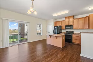 1966 Georgetown Dr, Pittsburgh, PA 15143 - Photo 9