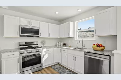 120 Samantha Dr, Center Township, PA 15061 - Photo 5