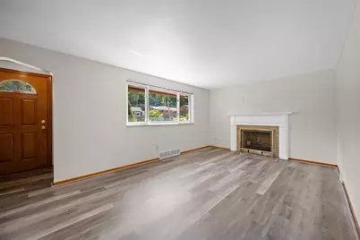 5123 S Passage Dr, Pittsburgh, PA 15236 - Photo 5