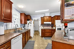 126 York Dr, Cranberry Township, PA 16066 - Photo 9