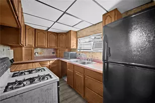 1412 Broadway Ave, Stowe Township, PA 15136 - Photo 9