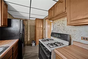 1412 Broadway Ave, Stowe Township, PA 15136 - Photo 11