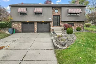 129 Beachmont Dr, Chippewa Township, PA 15010 - Photo 1