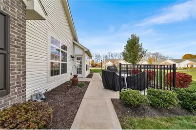 6111 Heatherfield Court, Lancaster Township, PA 16037 - Photo 5