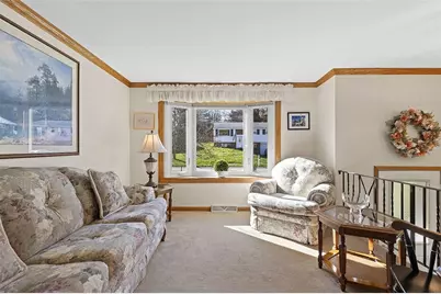 801 Redstone Dr, Pittsburgh, PA 15101 - Photo 5