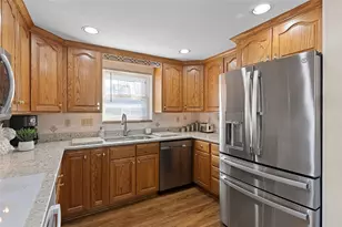 801 Redstone Dr, Pittsburgh, PA 15101 - Photo 9