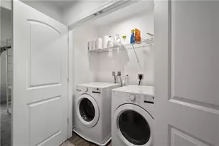 108 Sweetwater Dr, Moon/Crescent Twp, PA 15108 - Photo 23