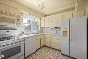 1751 Helen Dr, Pittsburgh, PA 15216 - Photo 13