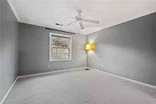 1060 Chatham Park Dr, Scott Township, PA 15216 - Photo 15