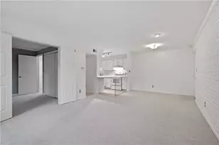 1060 Chatham Park Dr, Scott Township, PA 15216 - Photo 5