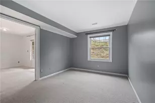 1060 Chatham Park Dr, Scott Township, PA 15216 - Photo 21