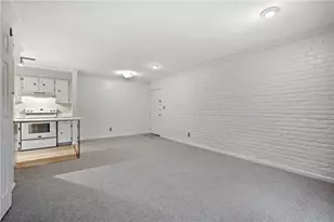 1060 Chatham Park Dr, Scott Township, PA 15216 - Photo 7