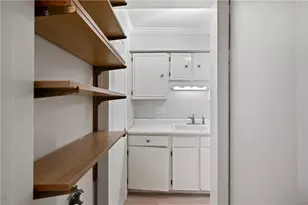 1060 Chatham Park Dr, Scott Township, PA 15216 - Photo 13