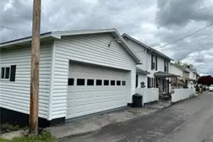 42 Walnut Ave, Dunbar, PA 15431 - Photo 3