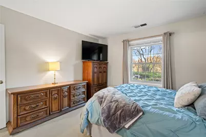 1100 Chatham Park Dr #K, Scott Township, PA 15216 - Photo 13