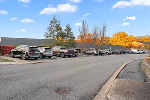 1100 Chatham Park Dr, Scott Township, PA 15216 - Photo 25