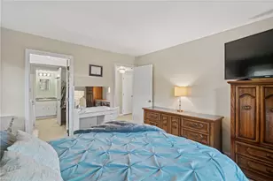 1100 Chatham Park Dr, Scott Township, PA 15216 - Photo 11