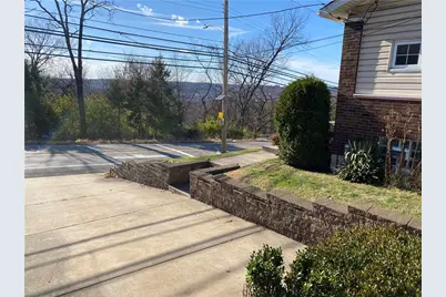 995 Forsythe Rd, Carnegie, PA 15106 - Photo 3