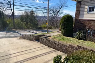 995 Forsythe Rd, Carnegie, PA 15106 - Photo 3